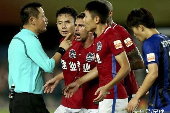  埃弗顿保级关键战役战平伯恩利对手